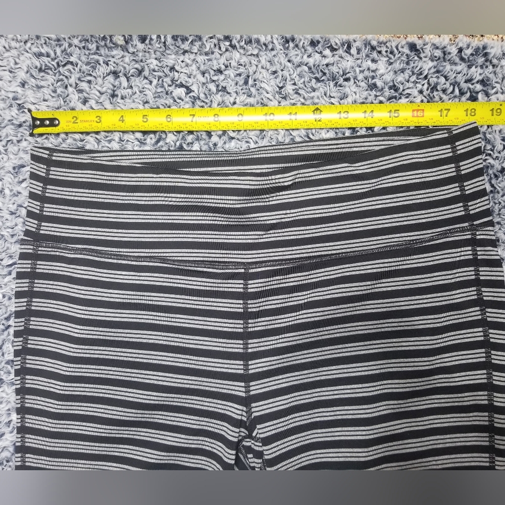 Athleta Striped Capri Women's Leggings - Picture 5 of 6